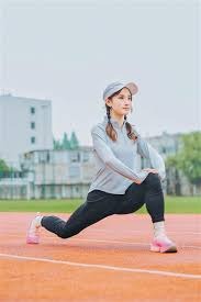 姆巴佩将带着一根手指骨折比赛，他的坚韧精神点燃球迷热情